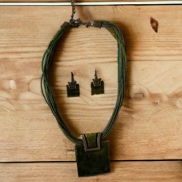 Green square metal necklace and earrings - Picture 1 of 1